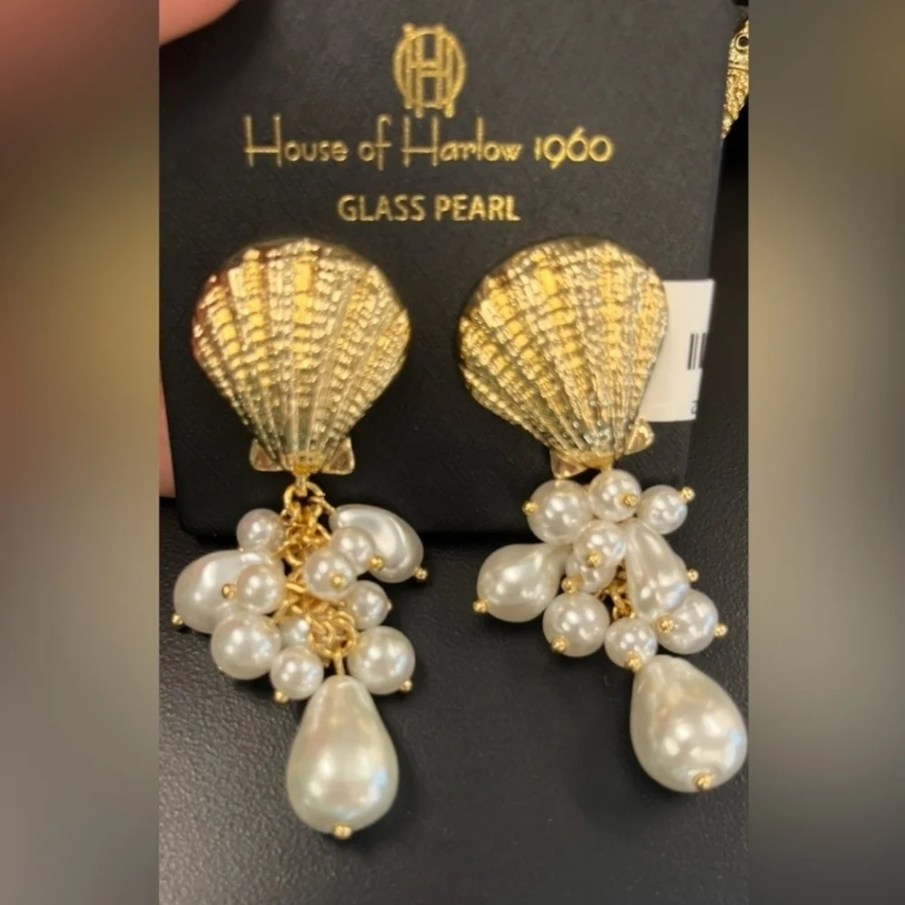 💛🔹️ House of Harlow 🔹️1960 Golden tone Sea shell Cluster  pearls earrings